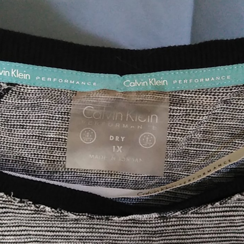 Calvin Klein performance top - Picture 2 of 3